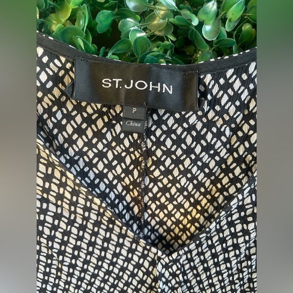 St john women’s black and white silk dressy tank top size Small - Picture 2 of 4